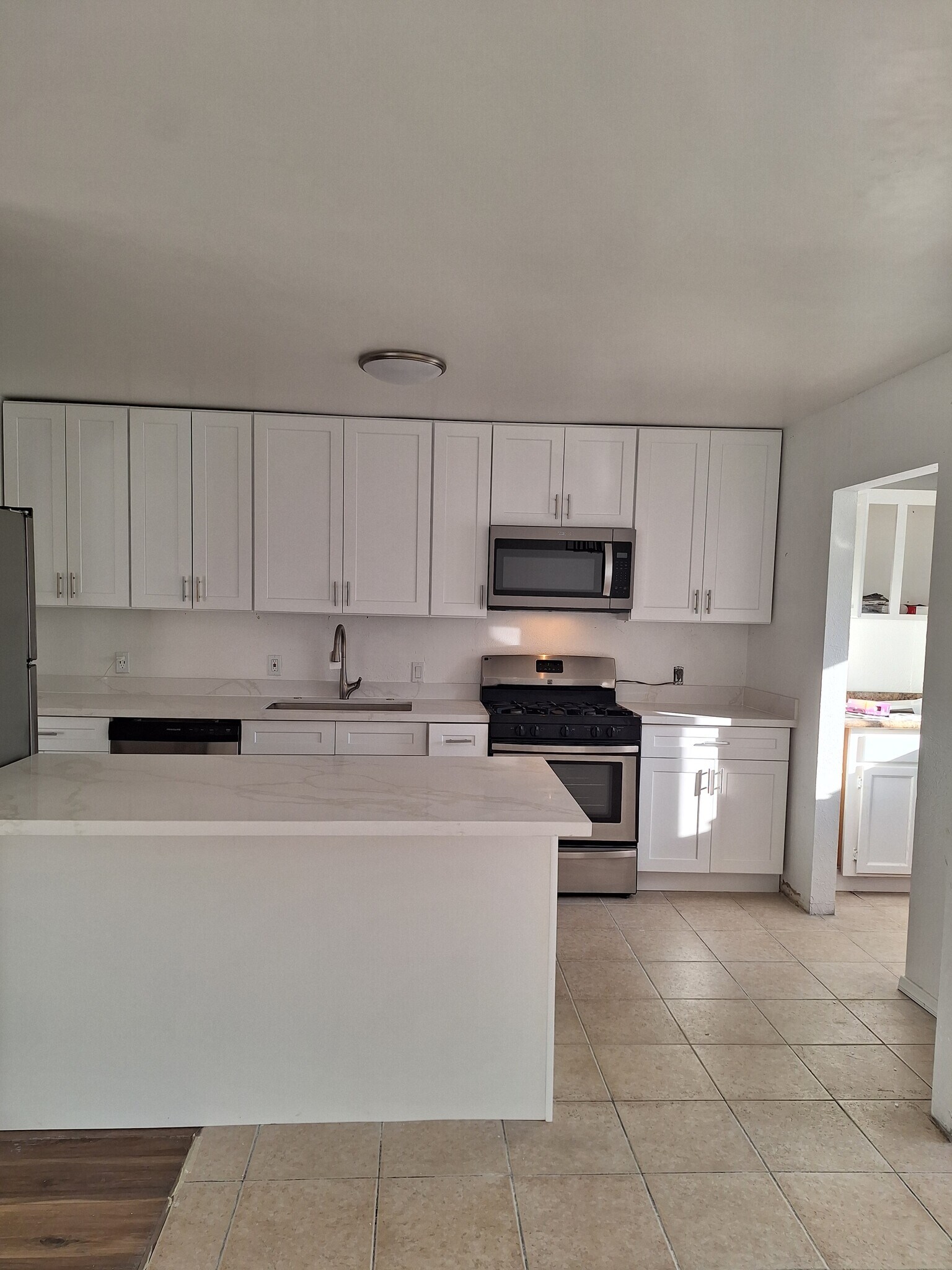 Building Photo - 1835 N Ave 53