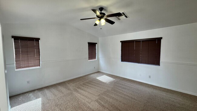 Building Photo - Executive Style 3 bedroom home