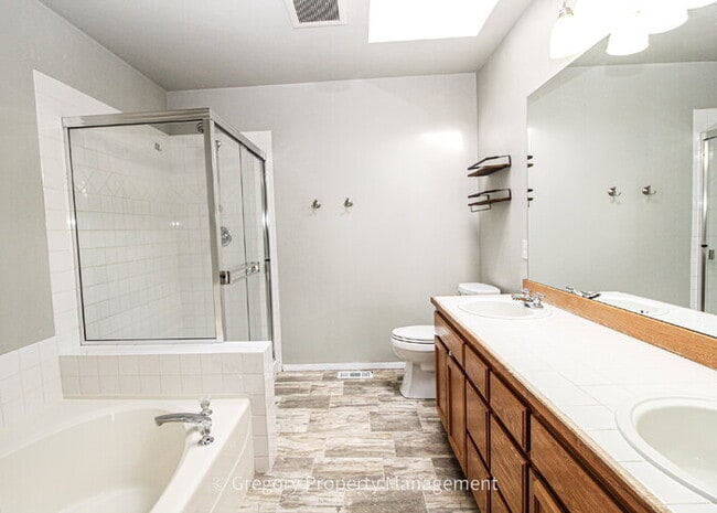 Building Photo - Well Maintained 1st Time Rental 4bed 3bath 2 Car 2076sf New Paint. Huge Fenced Backyard A/C