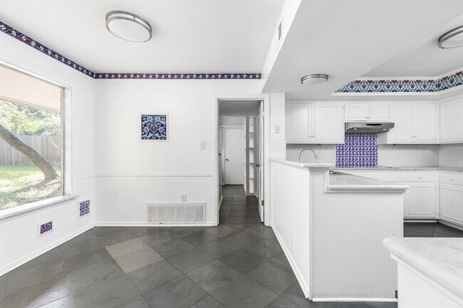 Building Photo - 4007 Edgerock Dr