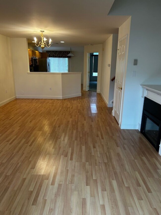 Building Photo - Beautiful 2 Bedroom, Loft 1 1/2 Bath Townhome Wyomissing