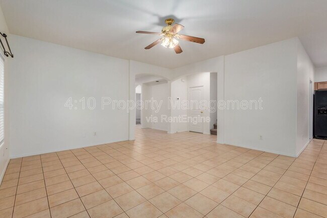 Building Photo - 2644 E Chester Dr