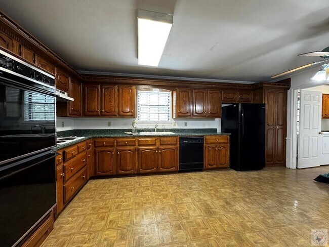 Building Photo - 4/2.5 PG Townhouse Available