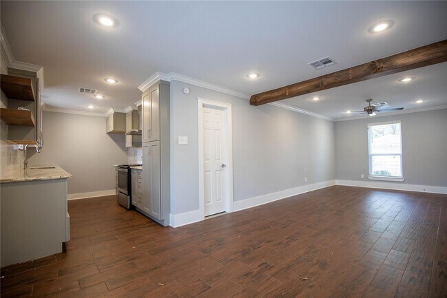 Building Photo - 4419 Reynaldo Dr