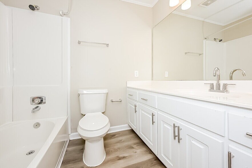 Building Photo - 120 Tanglewood Dr