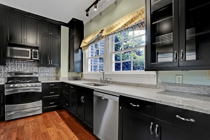 Building Photo - 403 Tattnall St