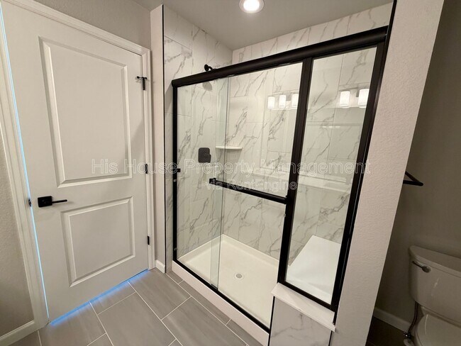 Building Photo - 2640 Brookstone Dr