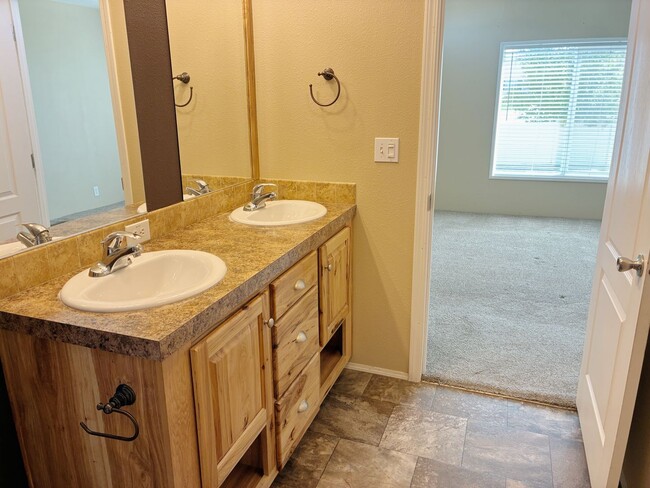 Building Photo - Beautiful 3 Bed, 2 Bath Home in Idaho Falls, Idaho!