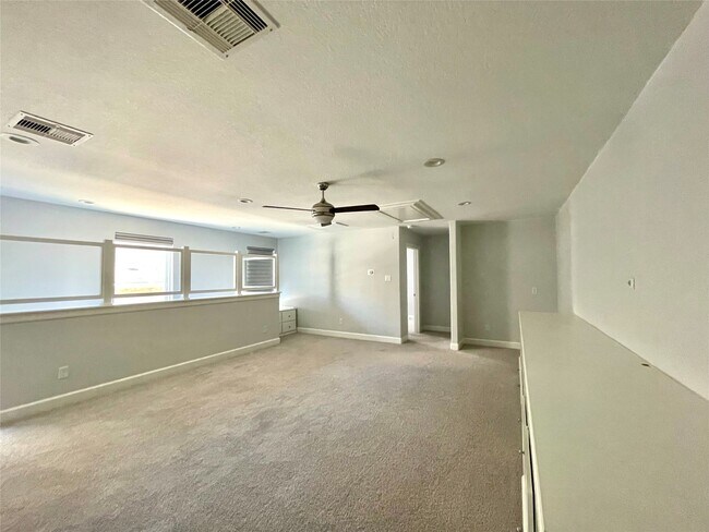 Building Photo - 1211 Marconi St