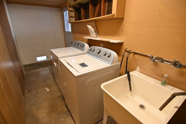 Building Photo - Central Santa Clara Location, 3/2 with AC