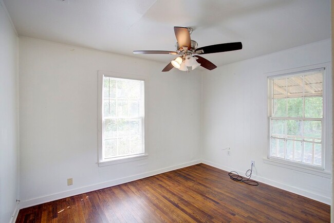 Building Photo - Affordable 2-Bedroom, 1-Bath Home for Leas...