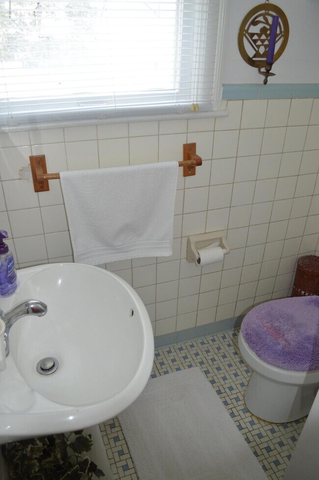 Building Photo - 186 11th St N