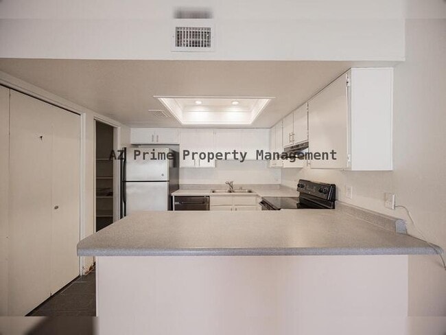 Building Photo - 2141 E Kirkland Ln