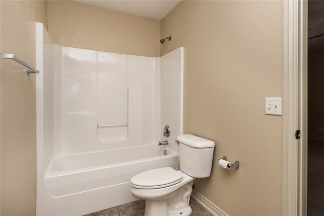 Building Photo - 4040 Glenstone Terrace