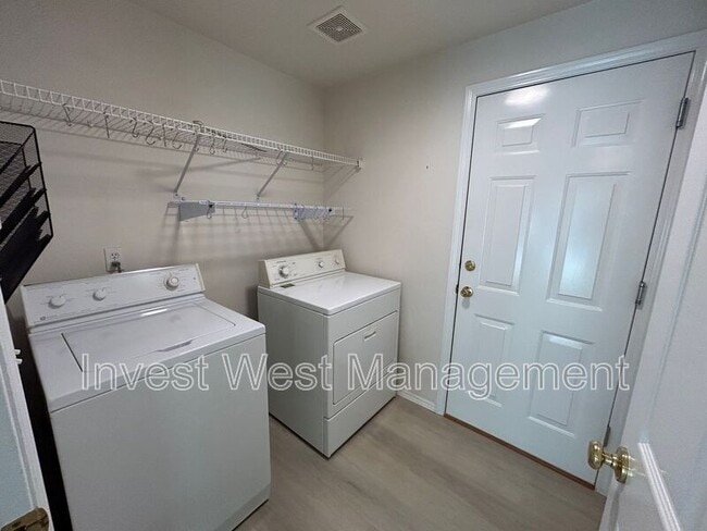 Building Photo - 4015 SE 170th Ct