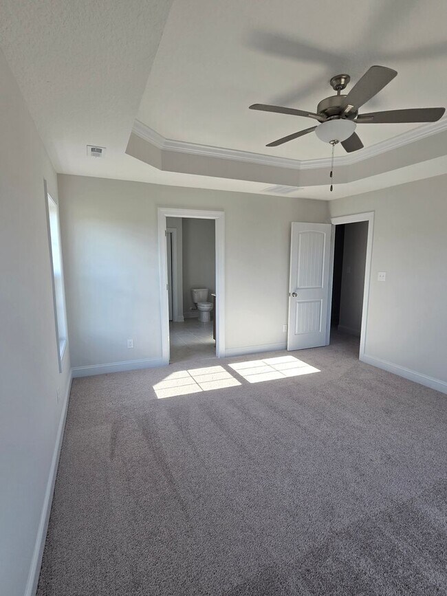 Building Photo - 918 Uplands Ln
