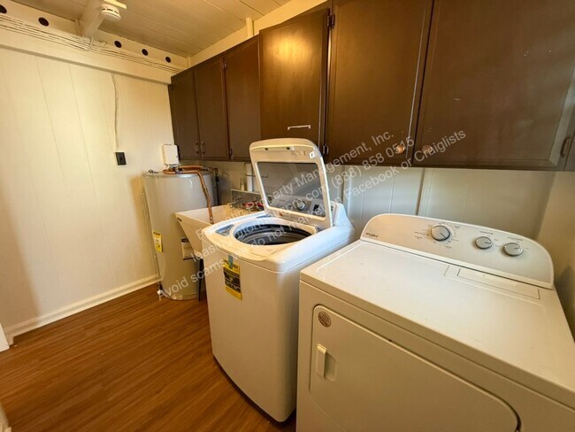 Building Photo - Pet Friendly! -  Beautiful 4-Bedroom, 3-Ba...