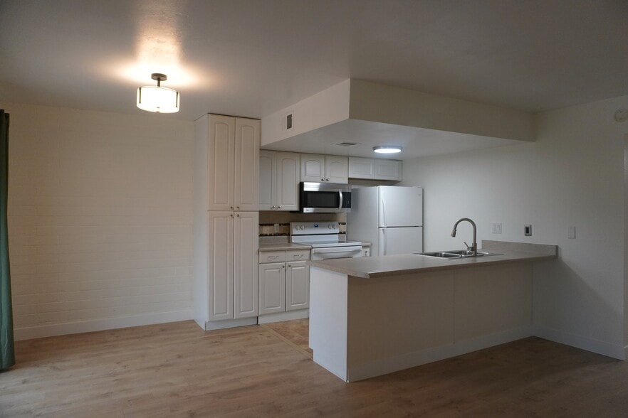 Kitchen - 8558 E Portland St