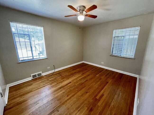 Building Photo - 3 Bed 1 Bath Ranch in North Park Hill! (Available Immediately)