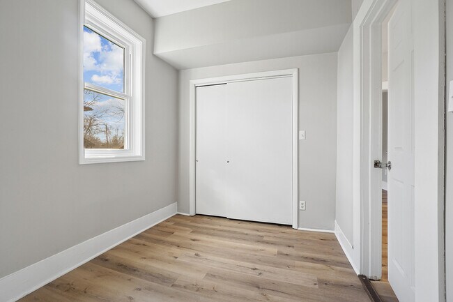 Building Photo - 906 State St