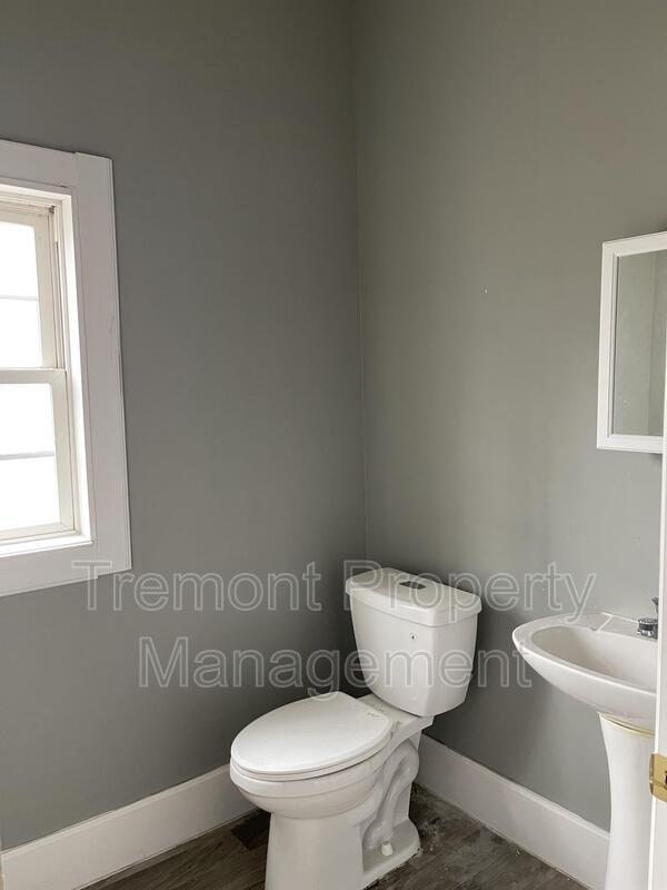 Building Photo - 1218 E 35th St