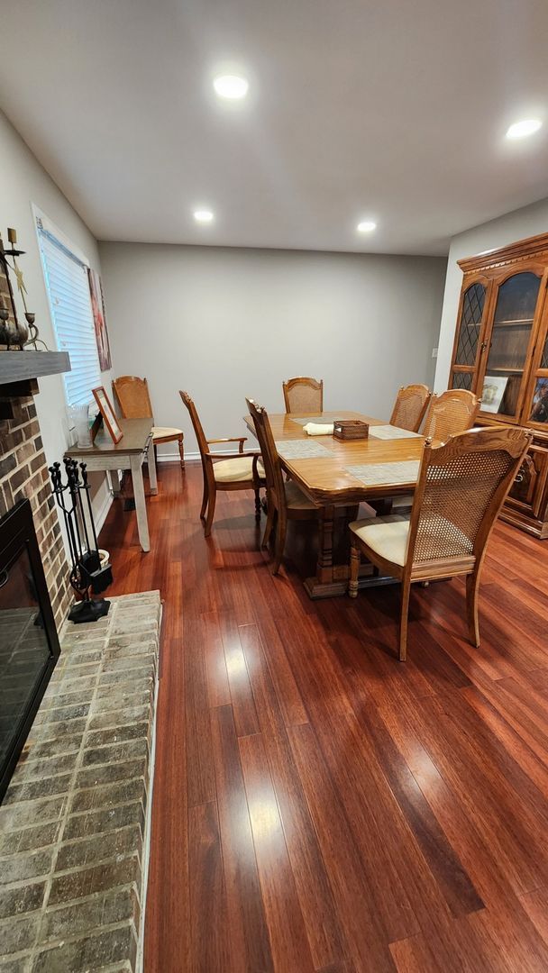 Building Photo - Charming 4BR House in Woodridge