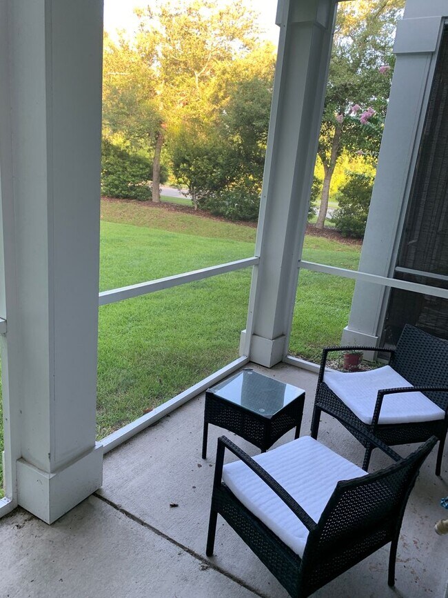 Building Photo - AUGUST SPECIAL!!! 4-bedroom, 3.5-bath town...
