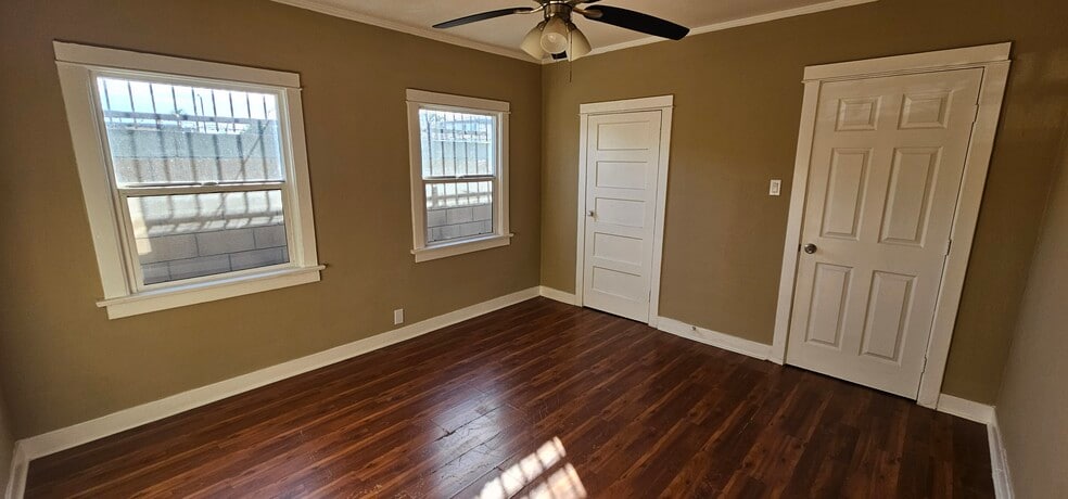 Building Photo - 522 W Florence Ave