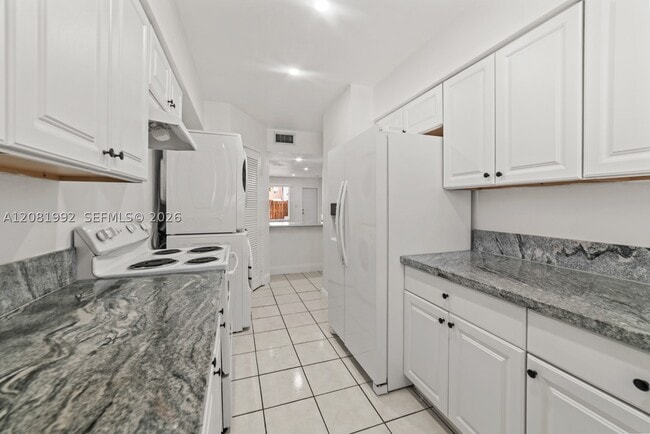 Building Photo - 1710 NE 142nd St
