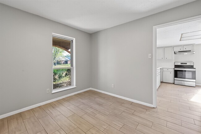 Building Photo - 14035 Utopia Dr