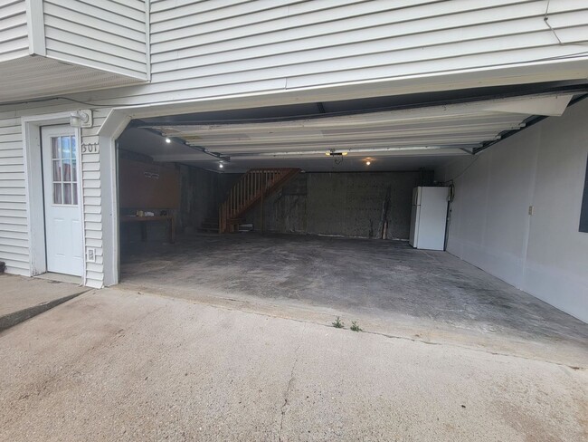 Building Photo - 301-303 McAvoy Rd
