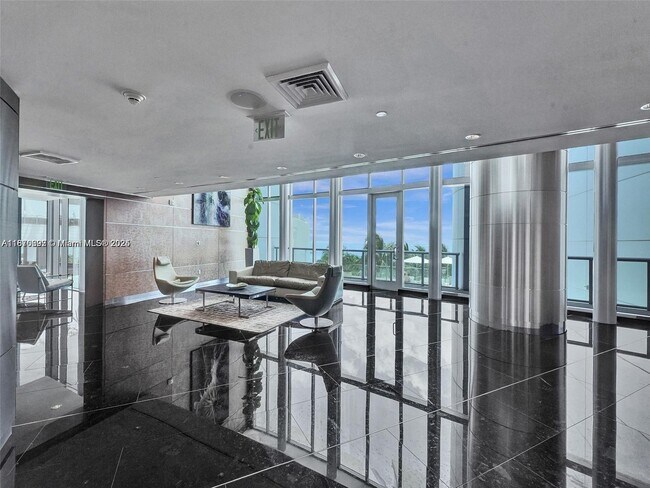 Building Photo - 17001 Collins Ave