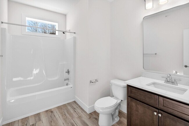 Building Photo - Hemlock Manor