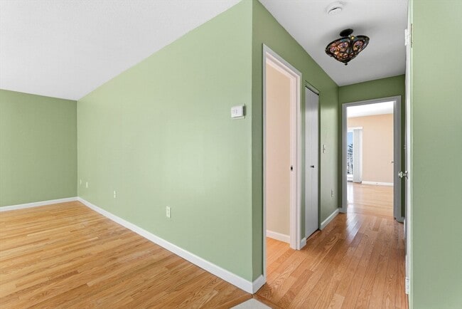 Building Photo - 1006 Paradise Rd