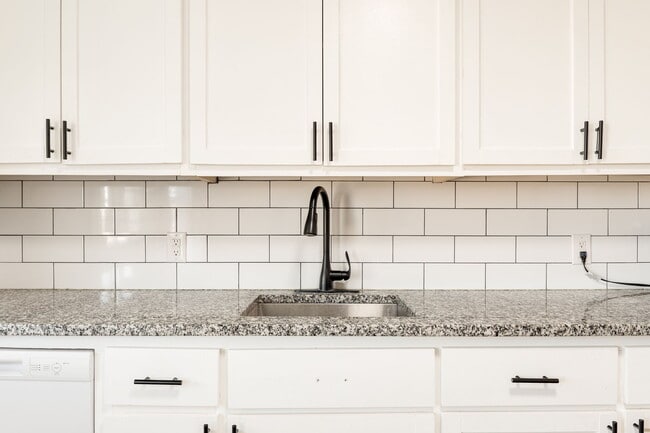 Building Photo - 314 W 36th St