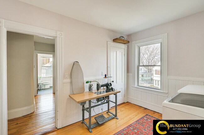 Building Photo - 44 Cottage St