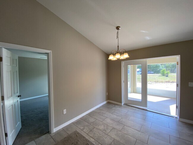 Building Photo - Desirable SE Ocala Neighborhood 3/2/2 *WON'T LAST*