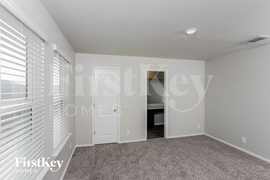 Building Photo - 13923 Morgan Terrace