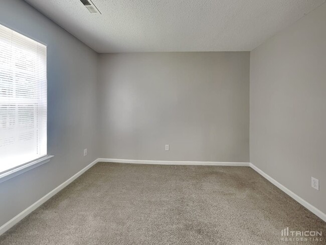 Building Photo - 7008 Breeders Cup Cir