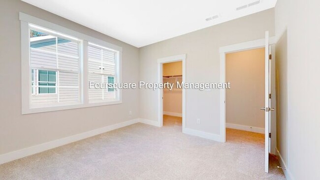 Building Photo - Single Family Home |2nd Floor Built-In Off...