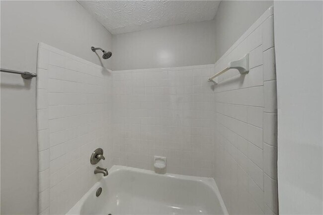 Building Photo - 2882 Manor Glen Ln NW