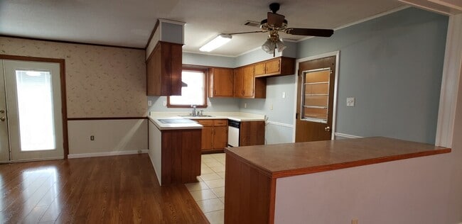 Building Photo - 7903 Brentwood