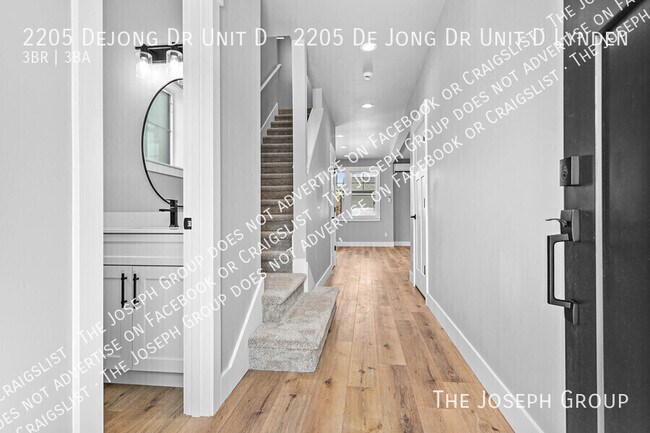 Building Photo - 2205 DeJong Dr