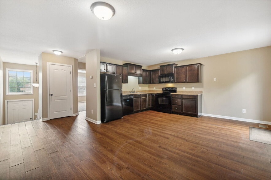 Building Photo - 1723 A THISTLEWOOD DR  CLARKSVILLE , TN 37042