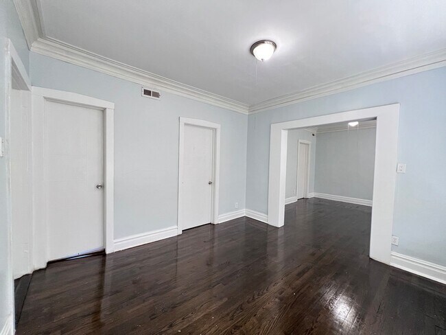 Building Photo - 8856 S Lowe Ave