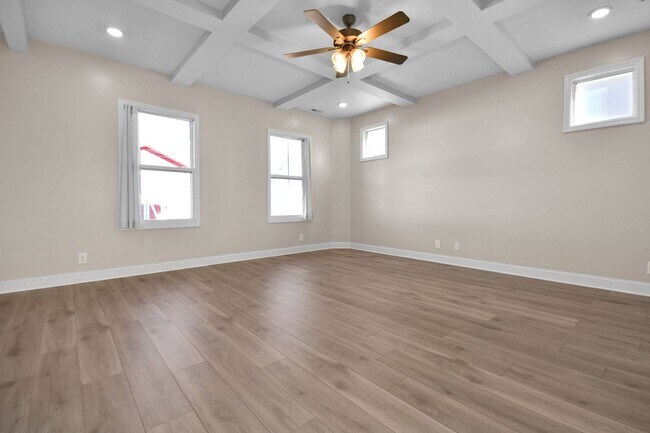 Building Photo - Pet Friendly Three Bedroom!