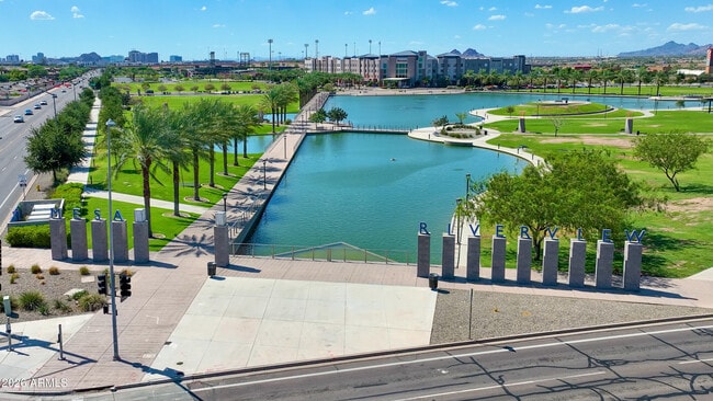 Building Photo - 540 N May