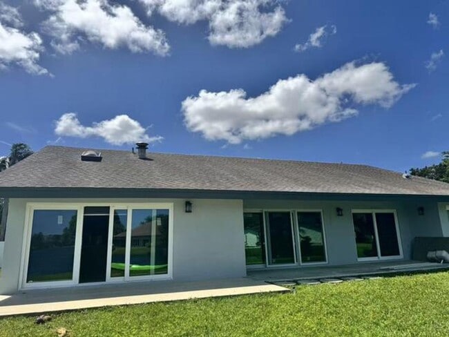 Building Photo - 1600 SW 72nd Ave