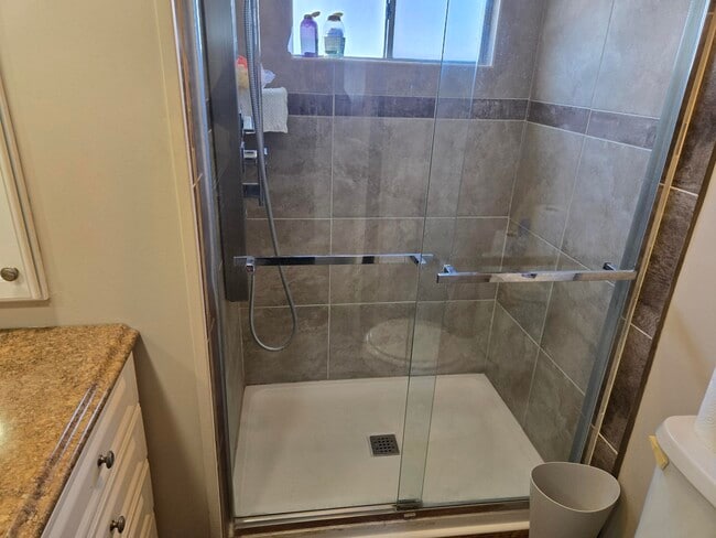 Building Photo - 13 Loafing St