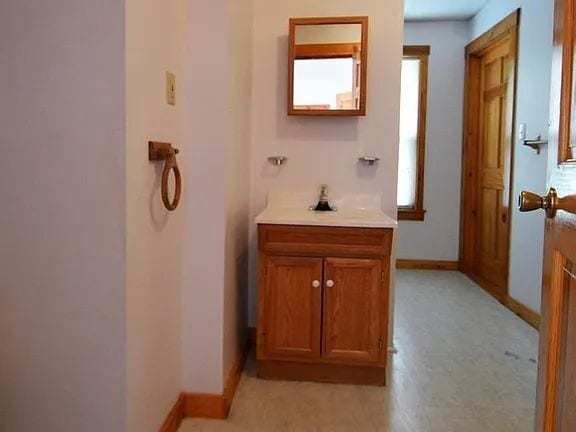Building Photo - Get settled immediately in this great Fitchburg apartment!